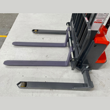 1.3T Full Electric Adjustable Straddle Stacker 2.5M Lift